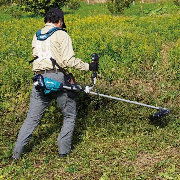 MAKITA XGT 40V max Cordless Grass Trimmer UR016GZ