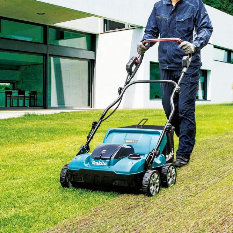 MAKITA XGT 40V max Cordless Lawn Scarifier UV001GZ