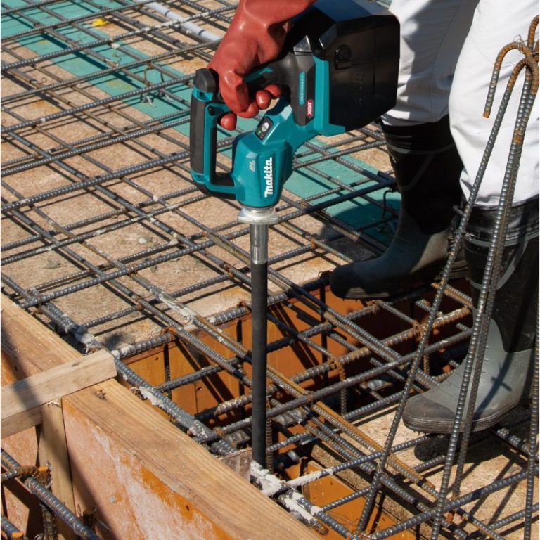 MAKITA XGT 40V max Cordless Concrete Vibrator VR001GZ
